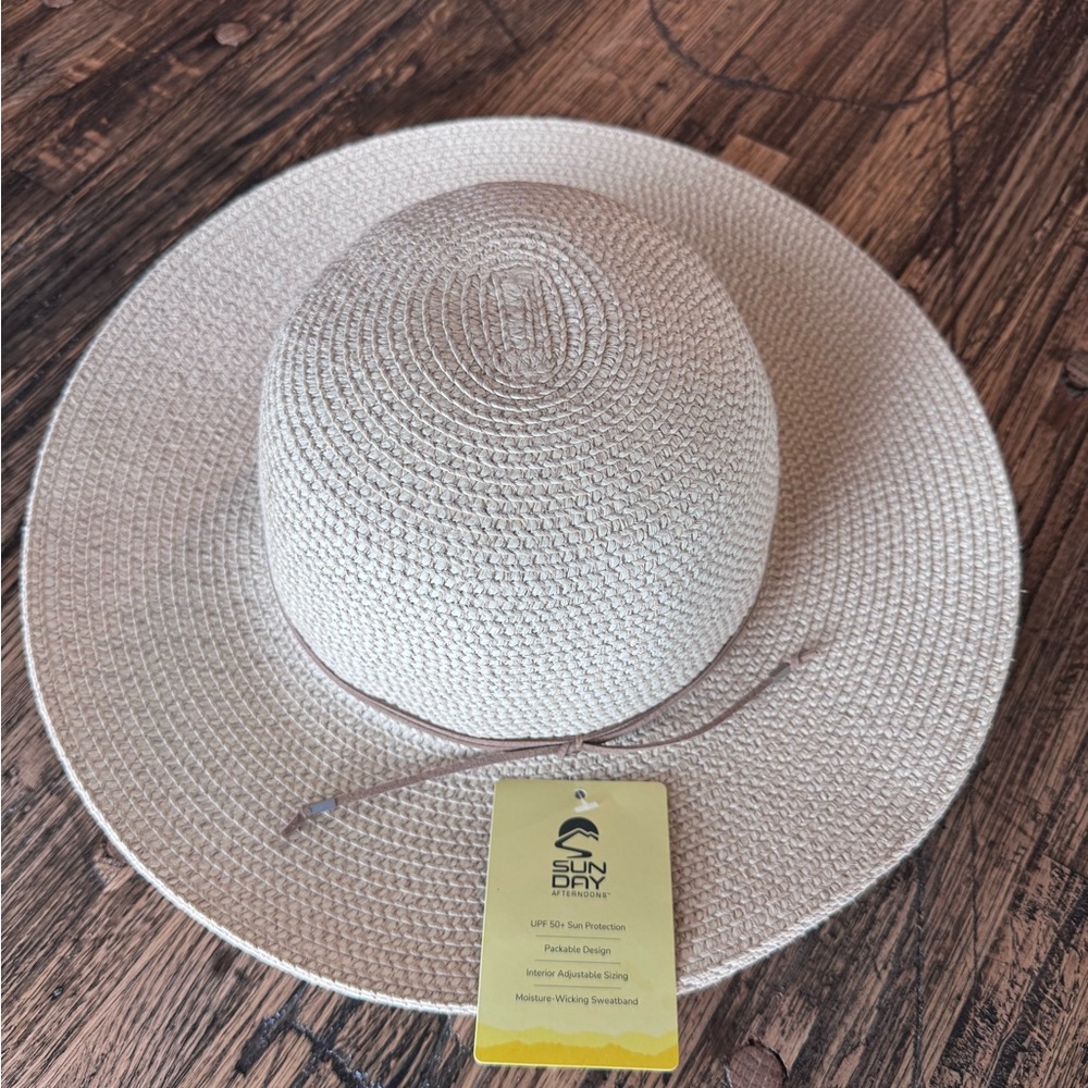NWT. Sunday Afternoons Women's Sun Hat.